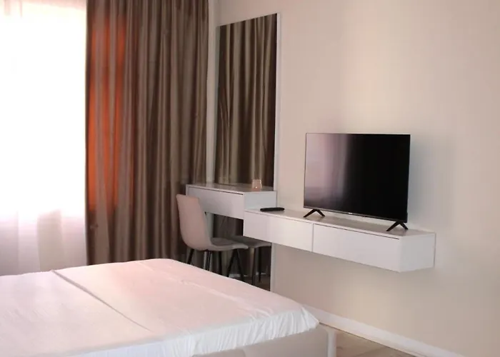 2 Bedroom In Bllok Agimi Art Center Appartamento Tirana
