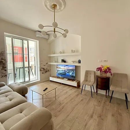 2 Bedroom In Bllok Agimi Art Center 公寓 *
