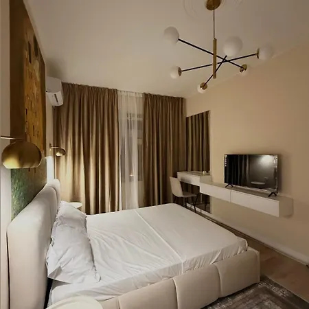 2 Bedroom In Bllok Agimi Art Center * 地拉那
