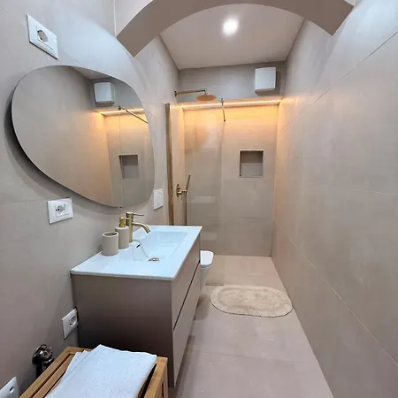 2 Bedroom In Bllok Agimi Art Center 公寓 *