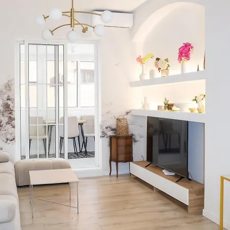 2 Bedroom In Bllok Agimi Art Center 公寓